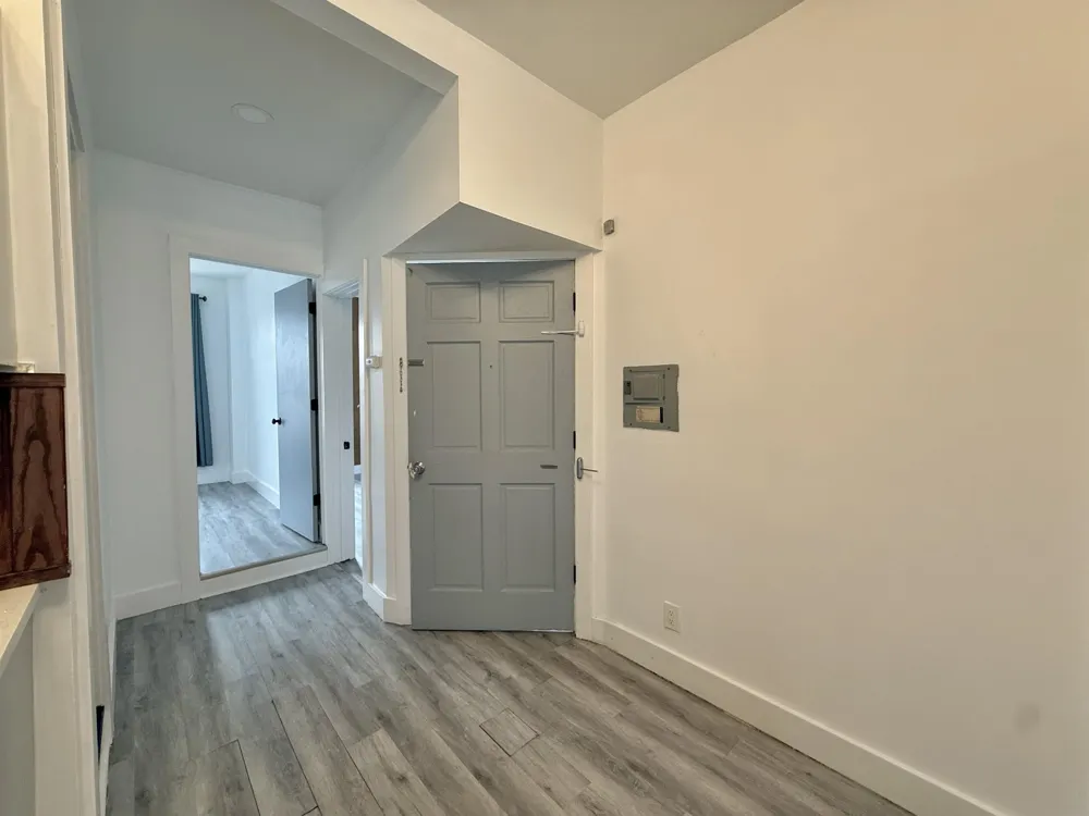 270 1/2 SUMMIT AVE Jersey City, NJ 07306