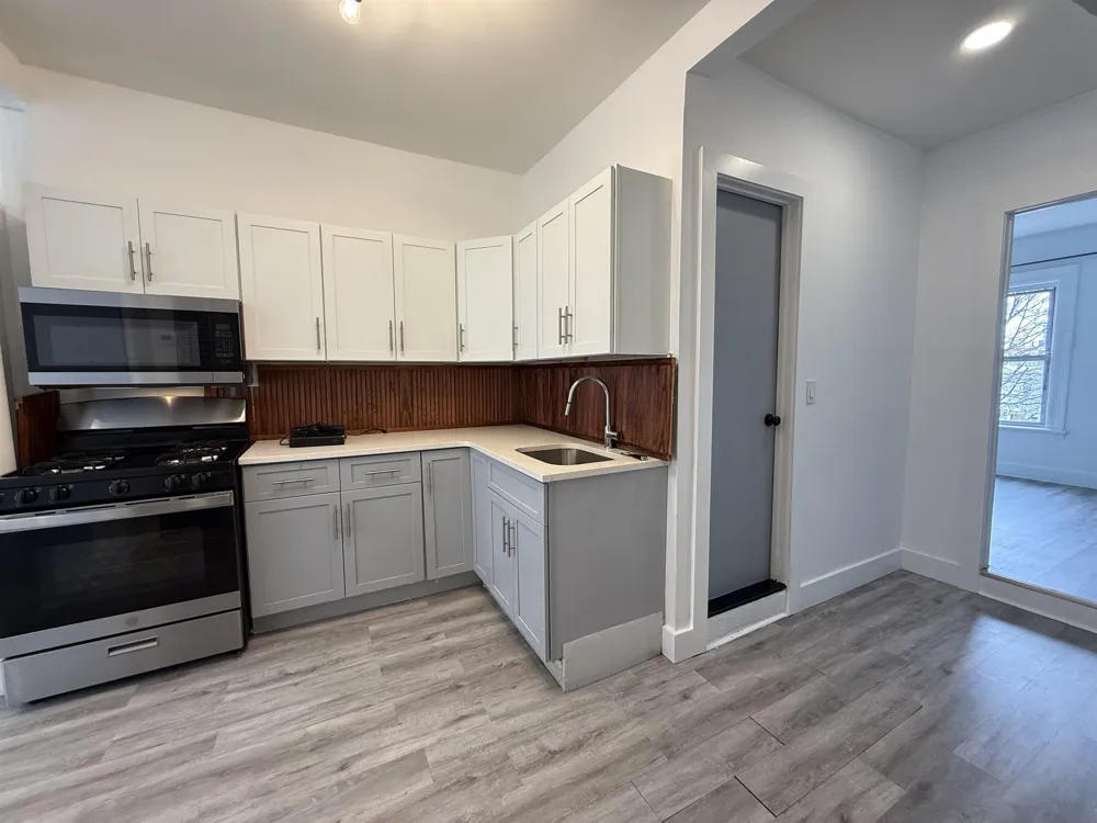 270 1/2 SUMMIT AVE Jersey City, NJ 07306