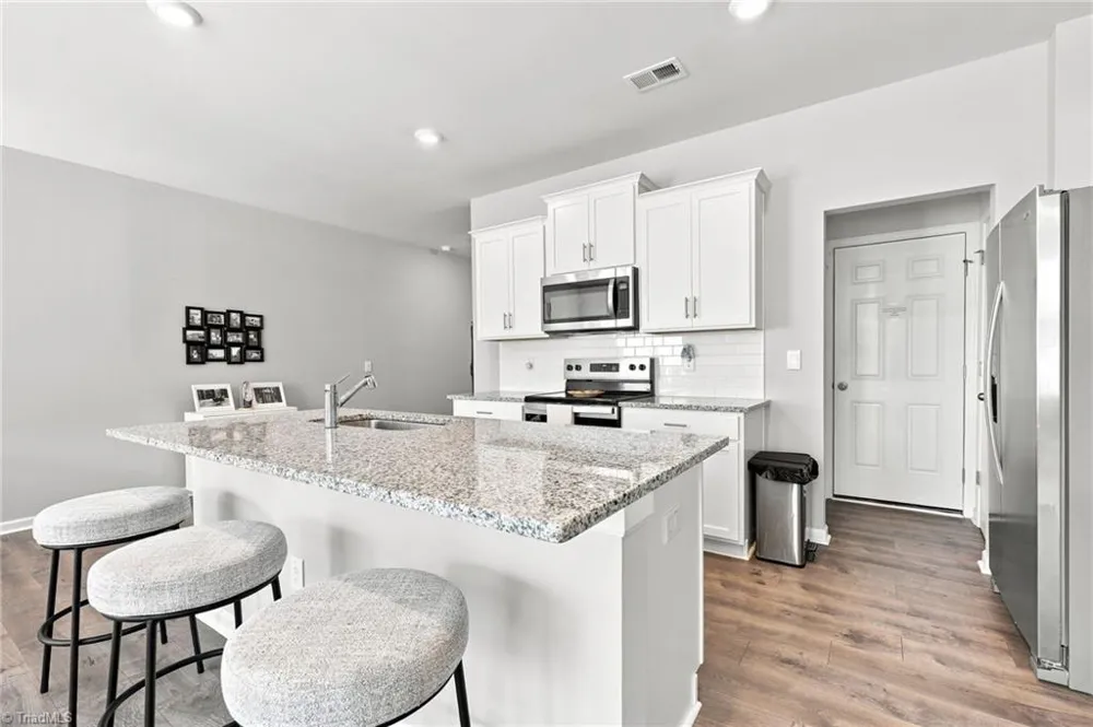 1262 Evelynnview Lane Kernersville, NC 27284