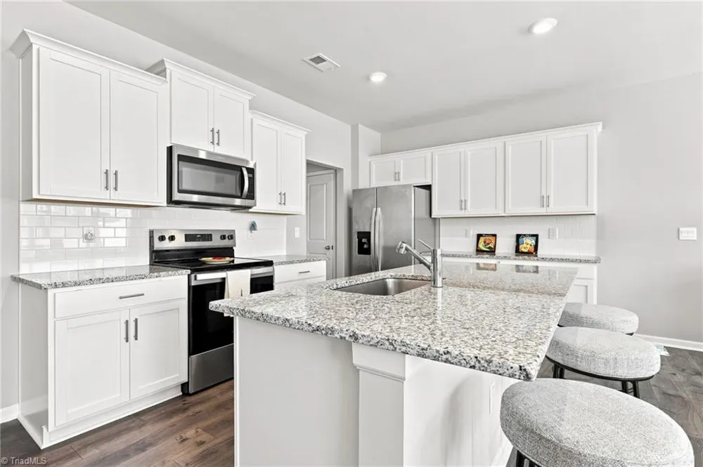 1262 Evelynnview Lane Kernersville, NC 27284