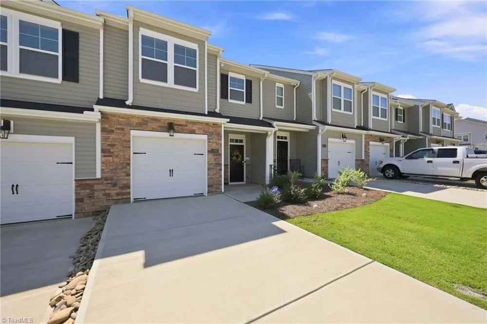 1262 Evelynnview Lane Kernersville, NC 27284