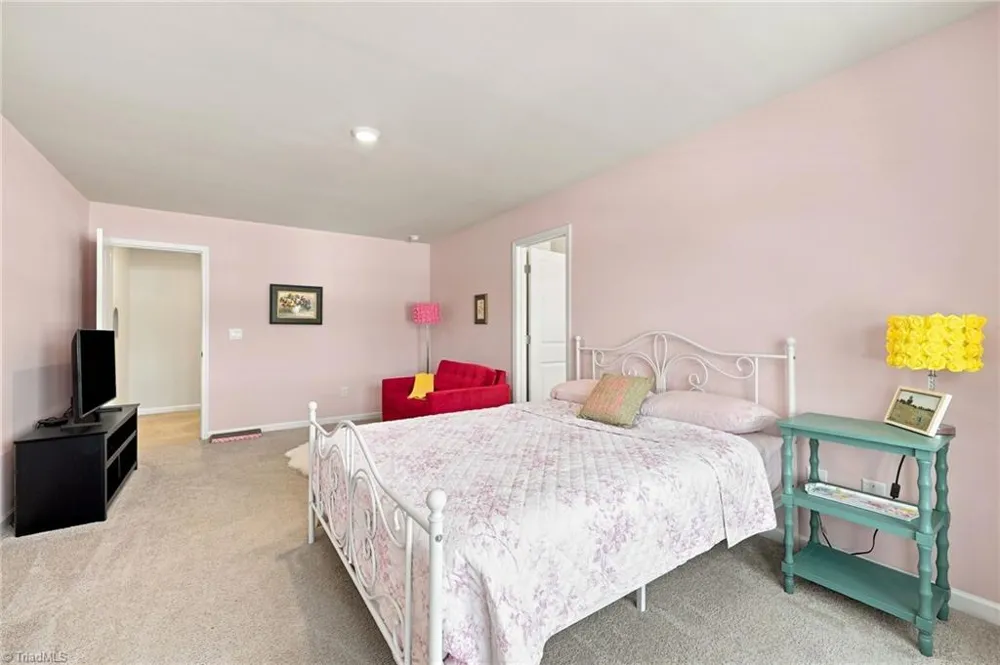 1262 Evelynnview Lane Kernersville, NC 27284