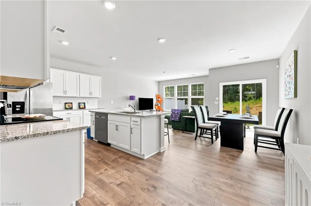 1262 Evelynnview Lane Kernersville, NC 27284