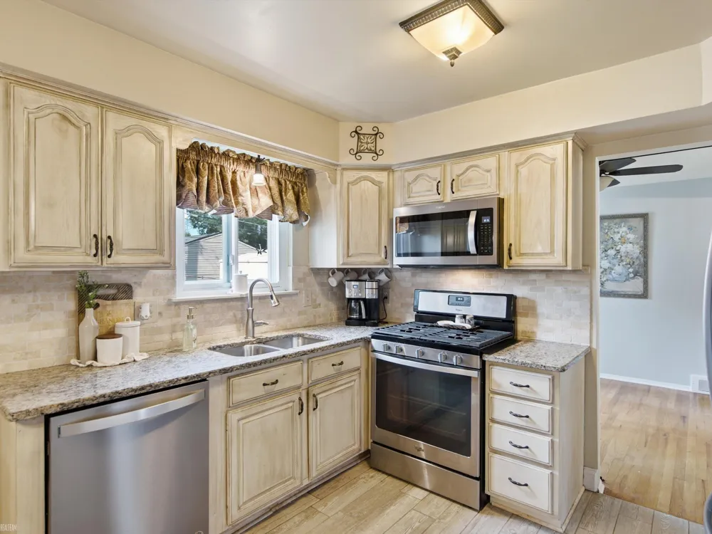 40381 Flagstaff Drive Sterling Heights City, MI 48313