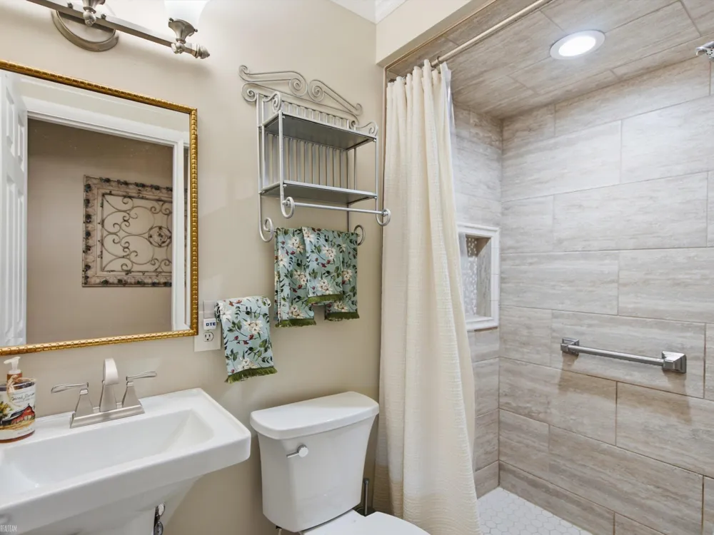 40381 Flagstaff Drive Sterling Heights City, MI 48313