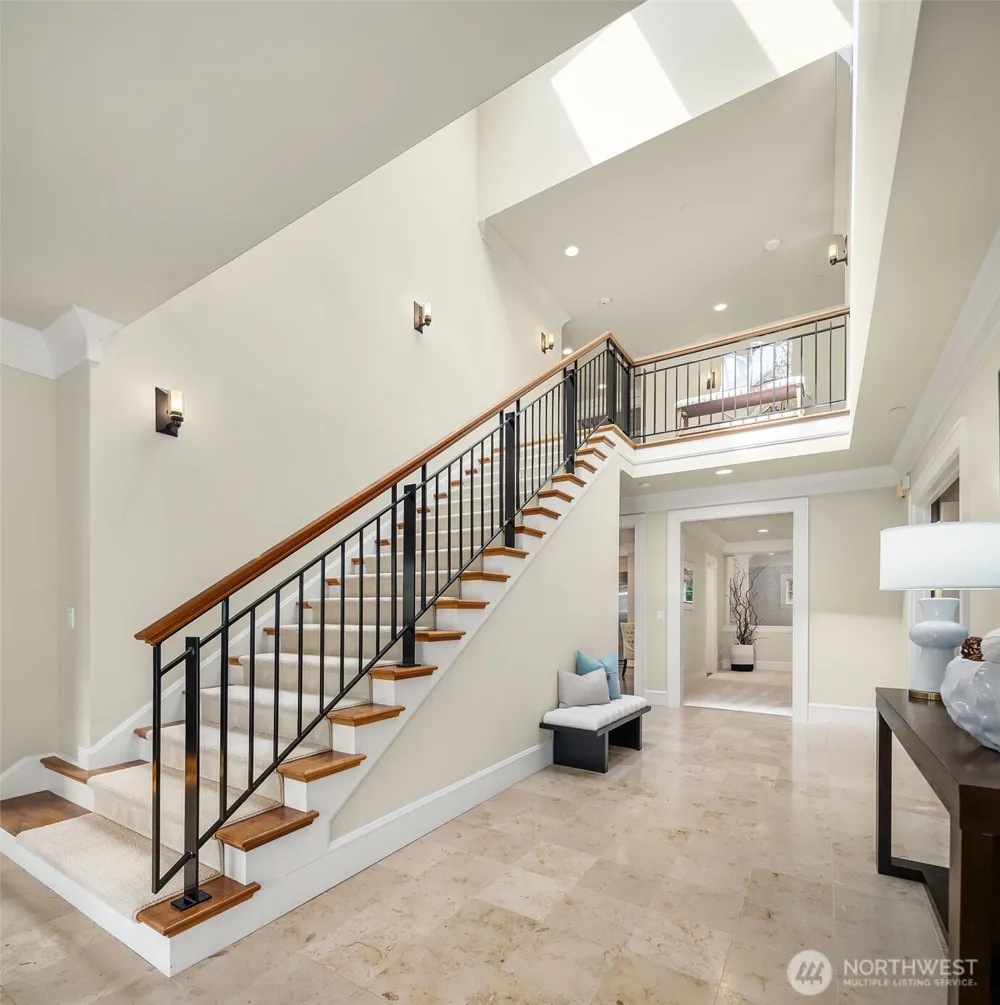 8910 NE 33rd Street Yarrow Point, WA 98004