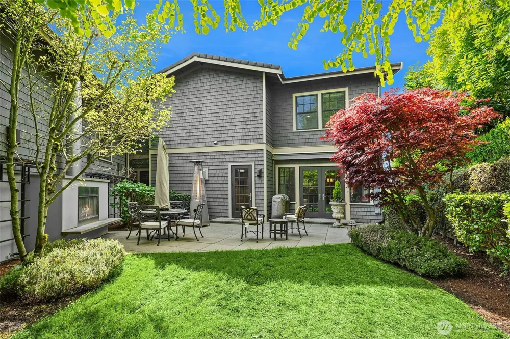8910 NE 33rd Street Yarrow Point, WA 98004