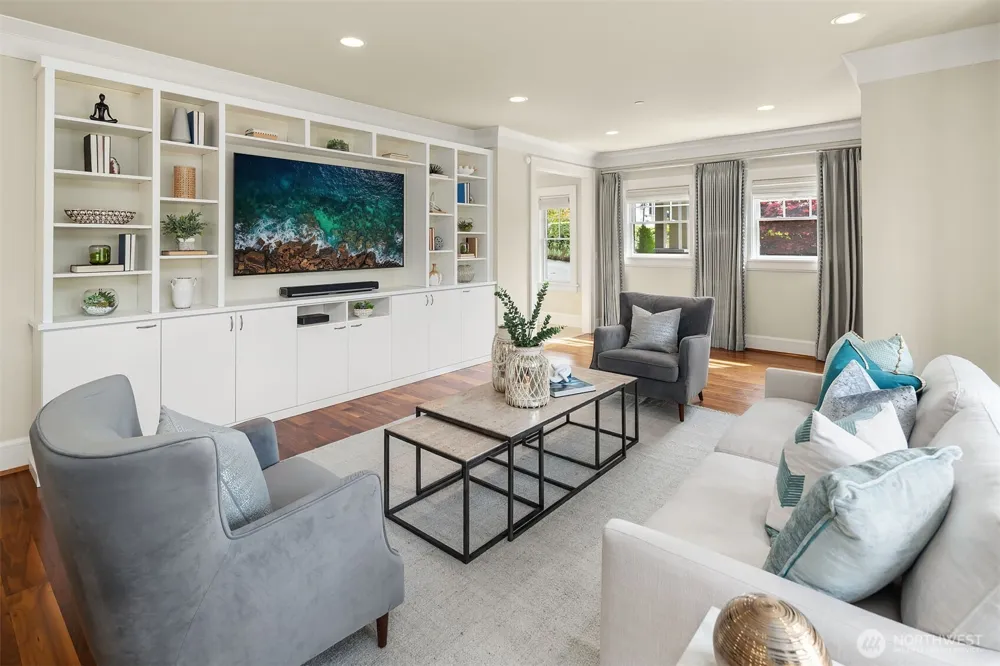 8910 NE 33rd Street Yarrow Point, WA 98004
