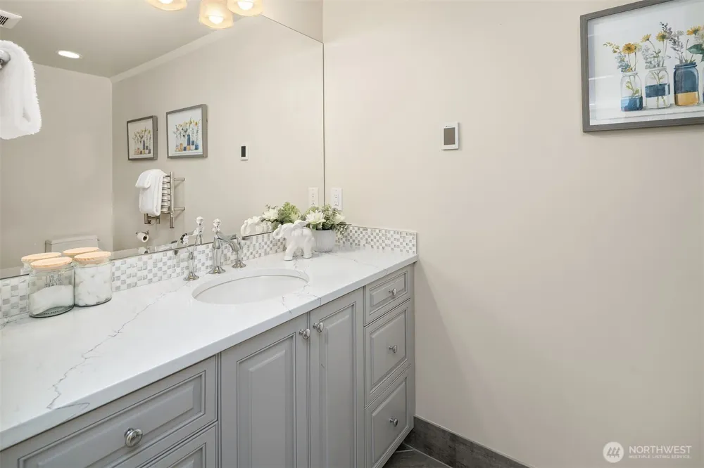 8910 NE 33rd Street Yarrow Point, WA 98004