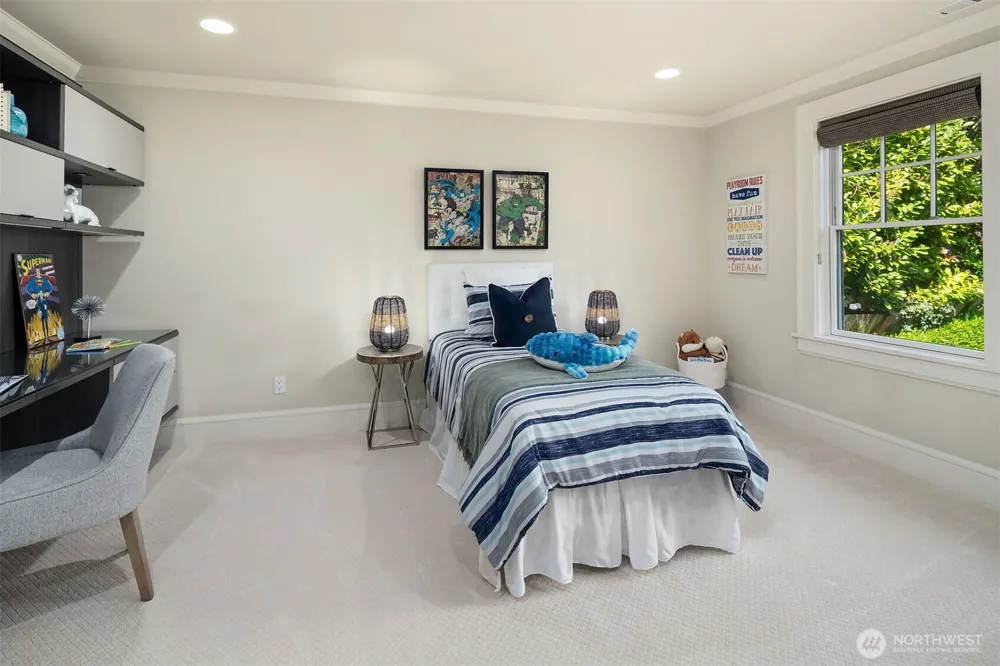 8910 NE 33rd Street Yarrow Point, WA 98004