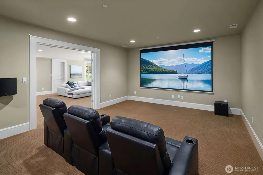8910 NE 33rd Street Yarrow Point, WA 98004