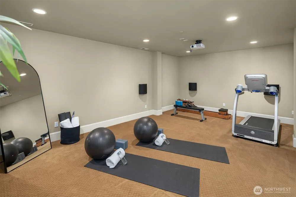 8910 NE 33rd Street Yarrow Point, WA 98004