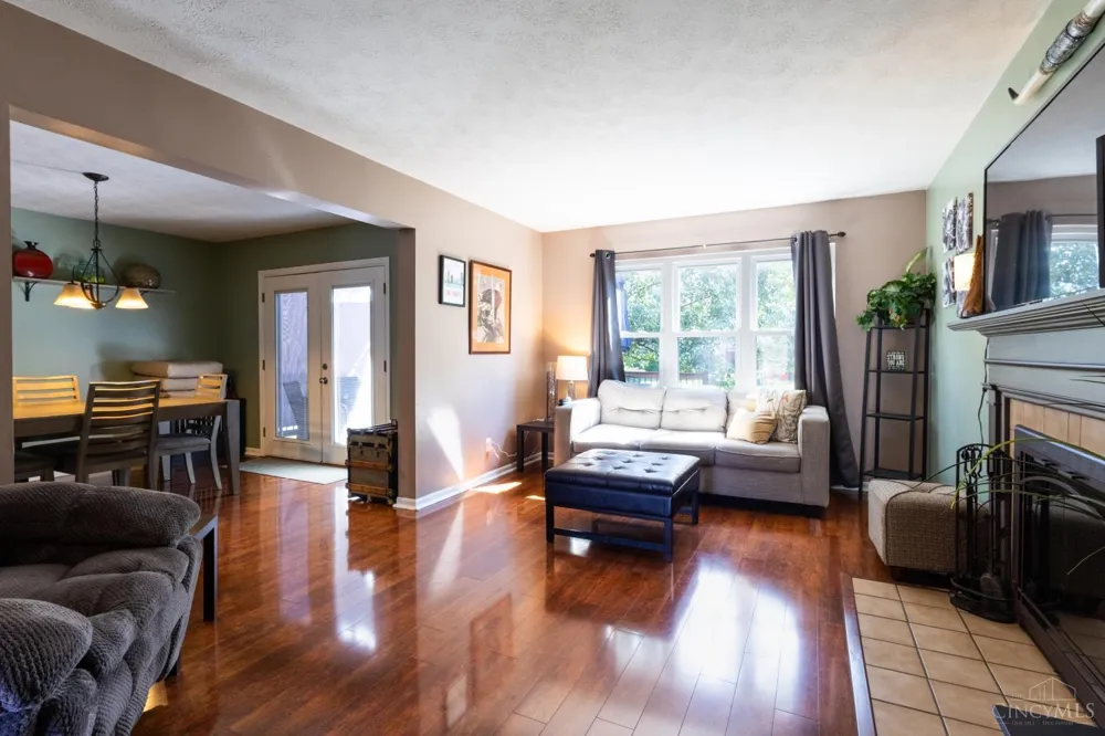 932 Tarragon Lane Miami, OH 45150