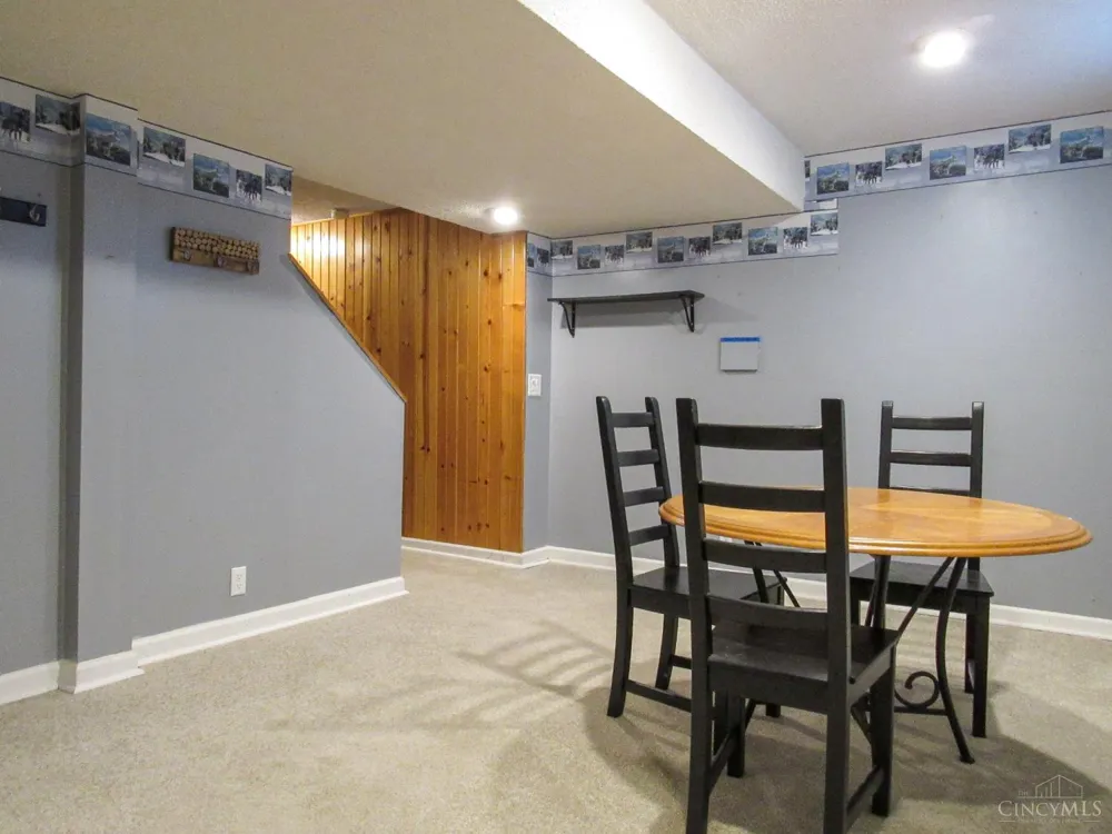 932 Tarragon Lane Miami, OH 45150