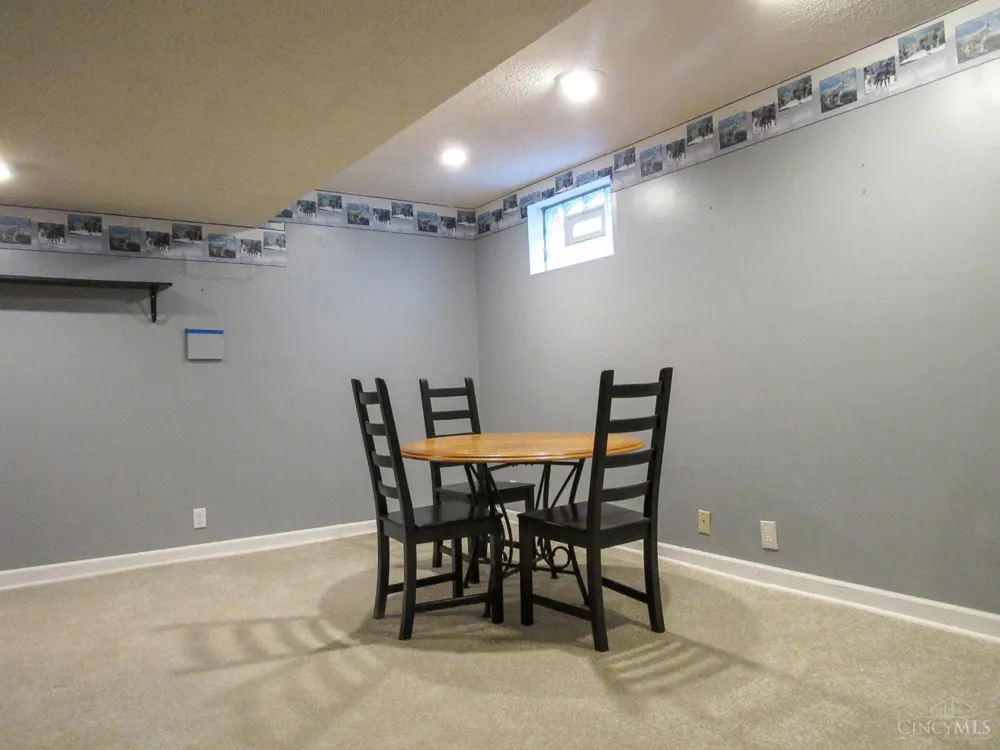 932 Tarragon Lane Miami, OH 45150