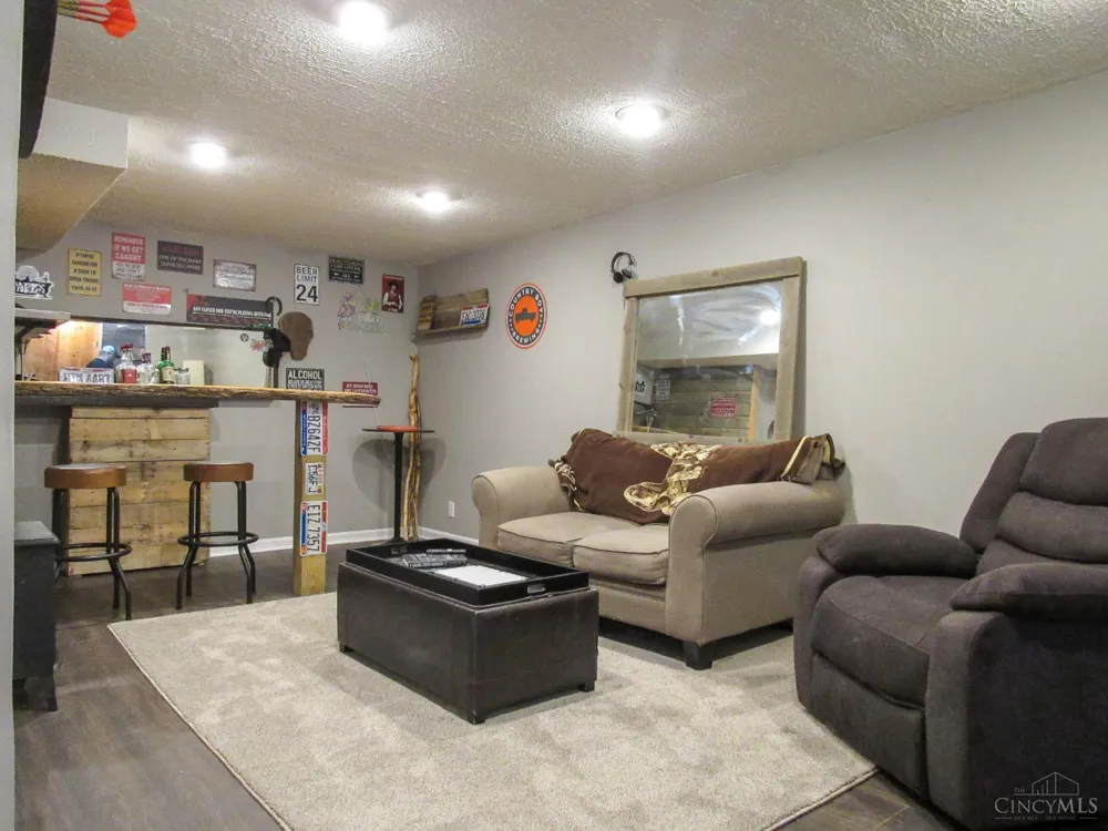 932 Tarragon Lane Miami, OH 45150