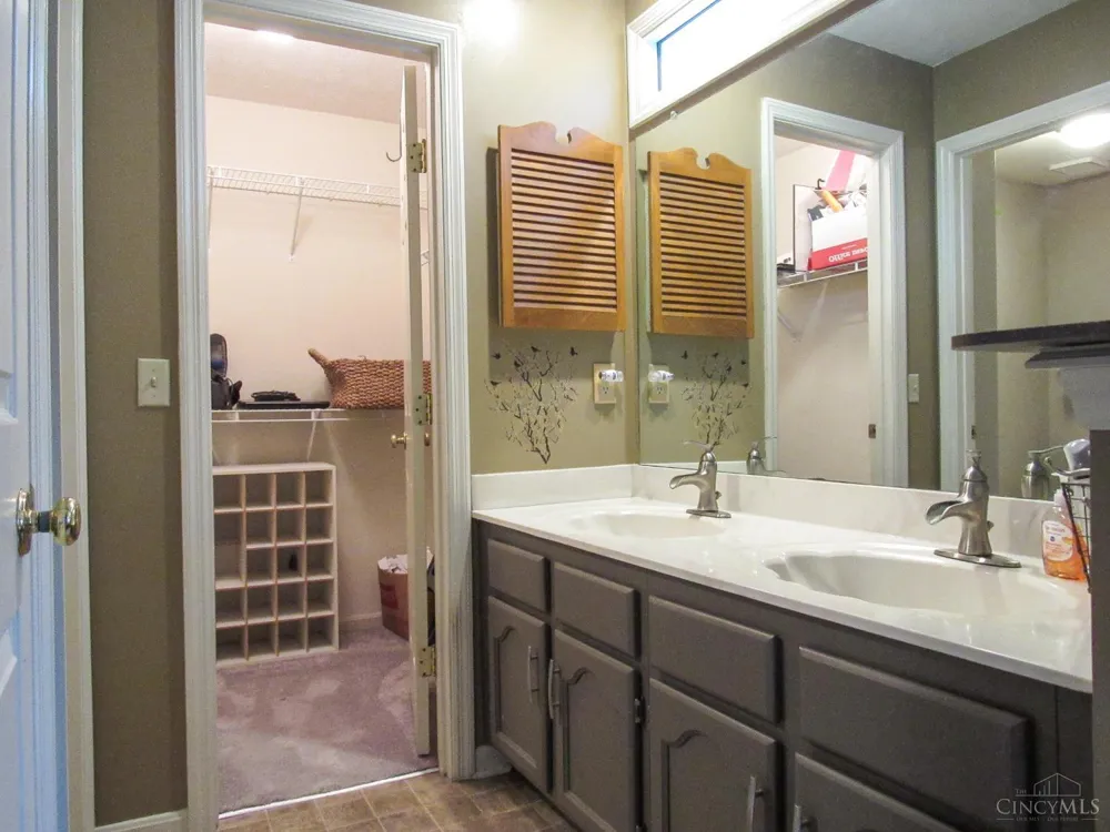932 Tarragon Lane Miami, OH 45150