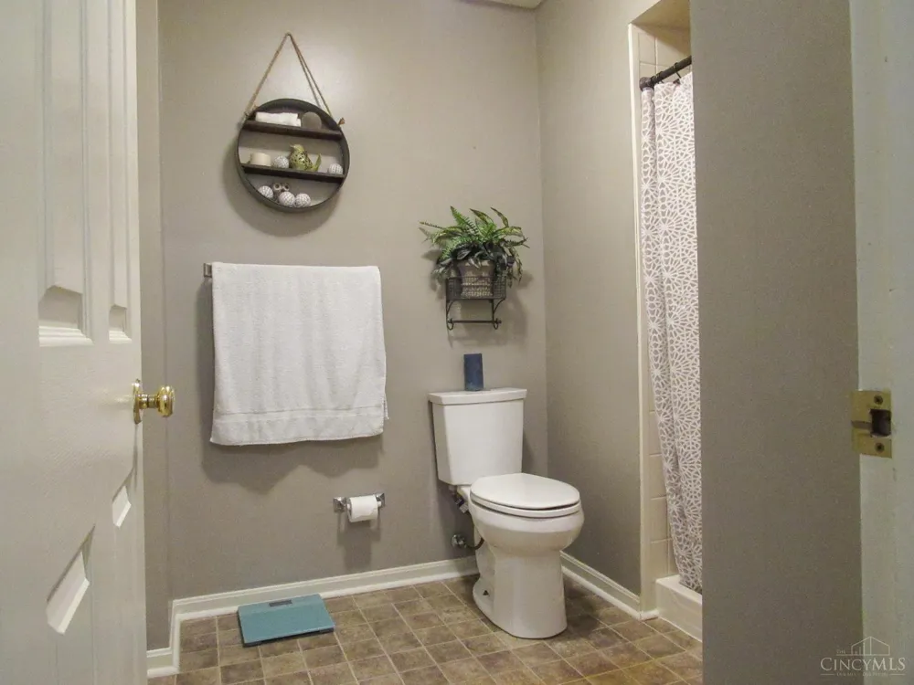932 Tarragon Lane Miami, OH 45150