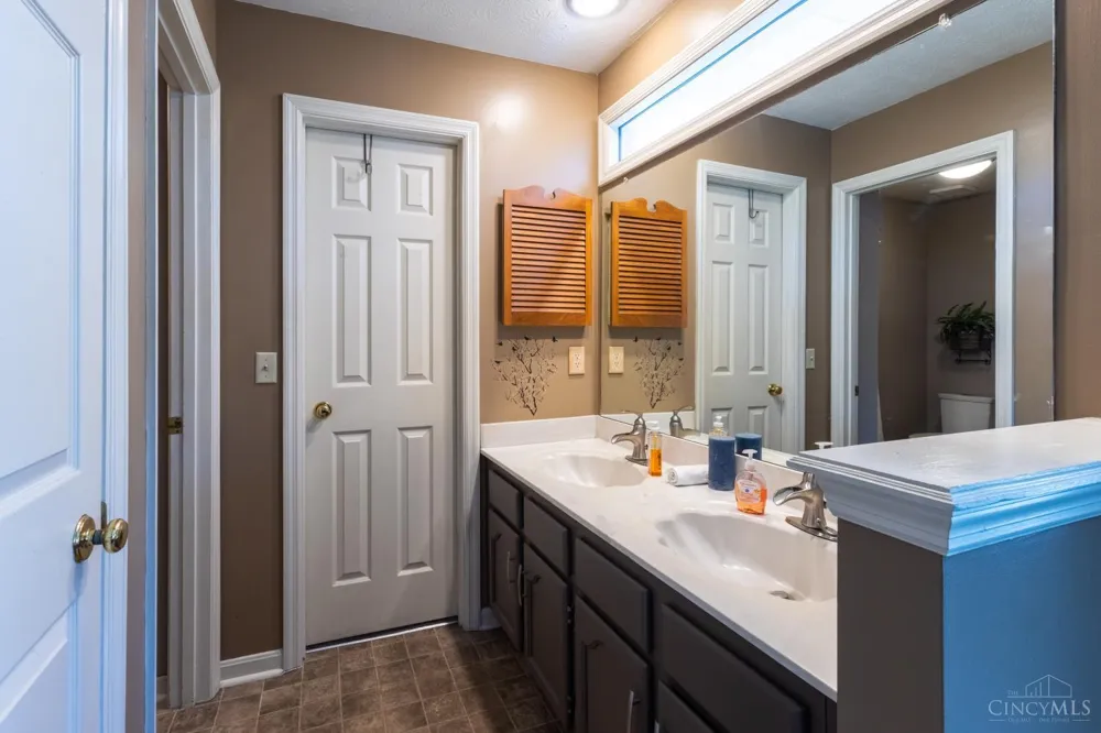 932 Tarragon Lane Miami, OH 45150