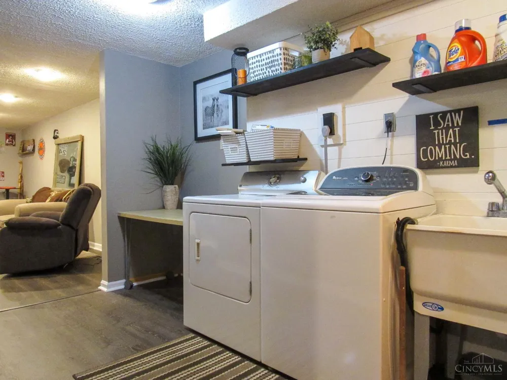 932 Tarragon Lane Miami, OH 45150