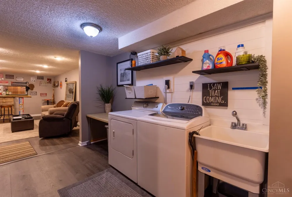 932 Tarragon Lane Miami, OH 45150