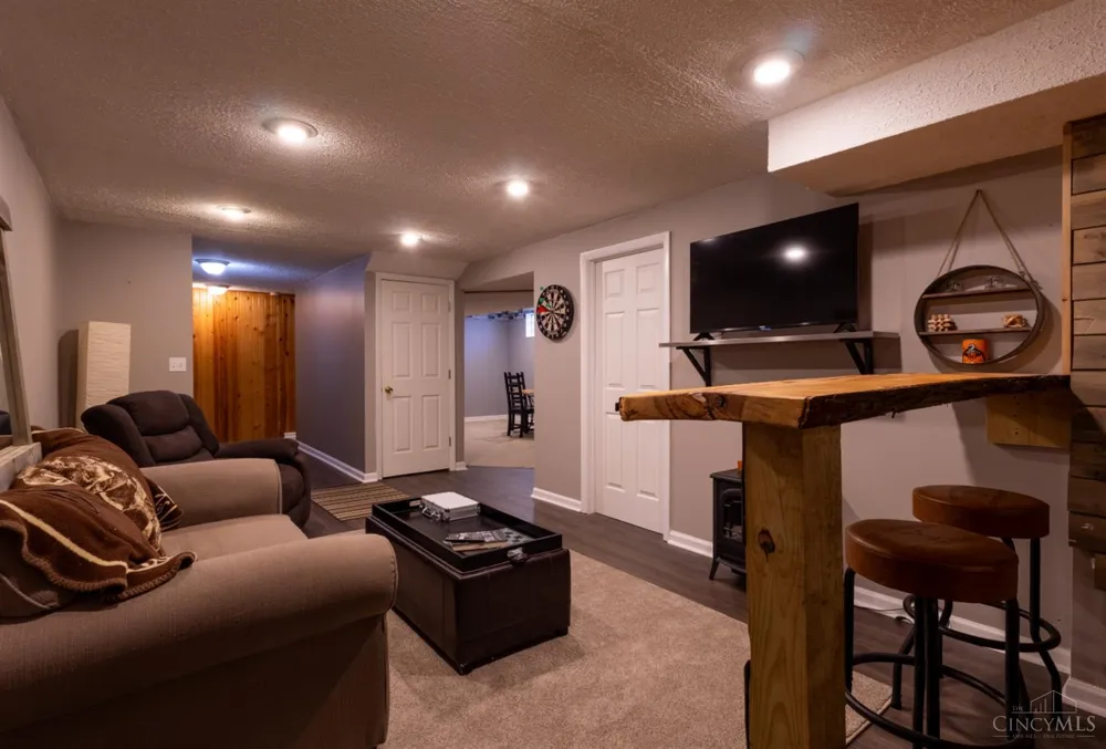 932 Tarragon Lane Miami, OH 45150