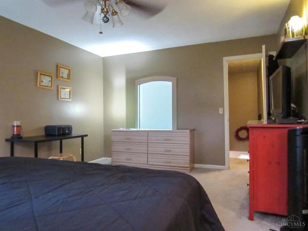 932 Tarragon Lane Miami, OH 45150