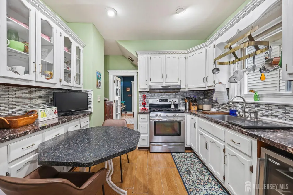 124 kearny Avenue Perth Amboy, NJ 08861