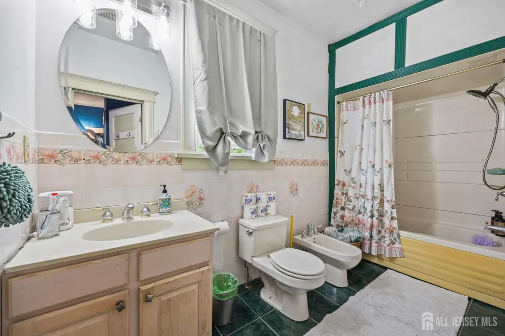 124 kearny Avenue Perth Amboy, NJ 08861