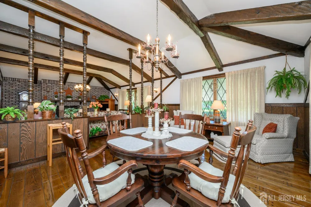 544 Pinewood Avenue Roselle Park, NJ 07204