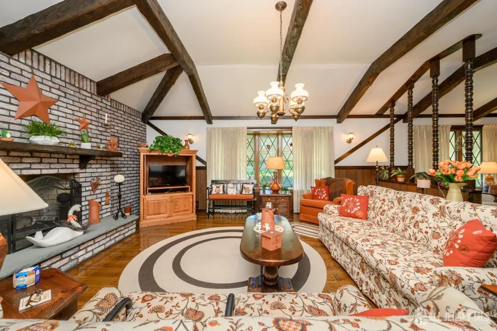 544 Pinewood Avenue Roselle Park, NJ 07204