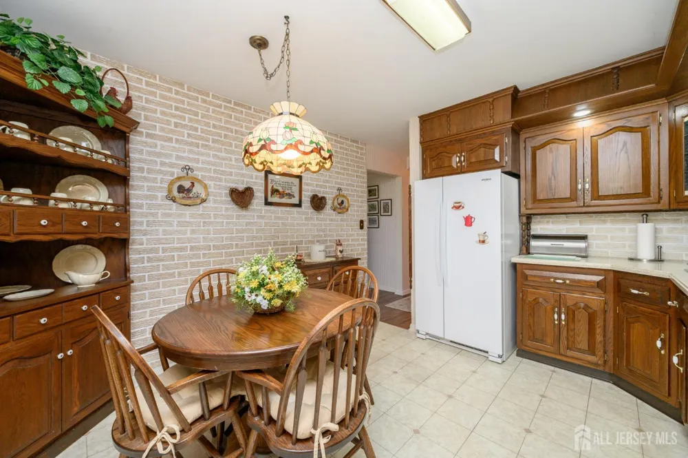 544 Pinewood Avenue Roselle Park, NJ 07204
