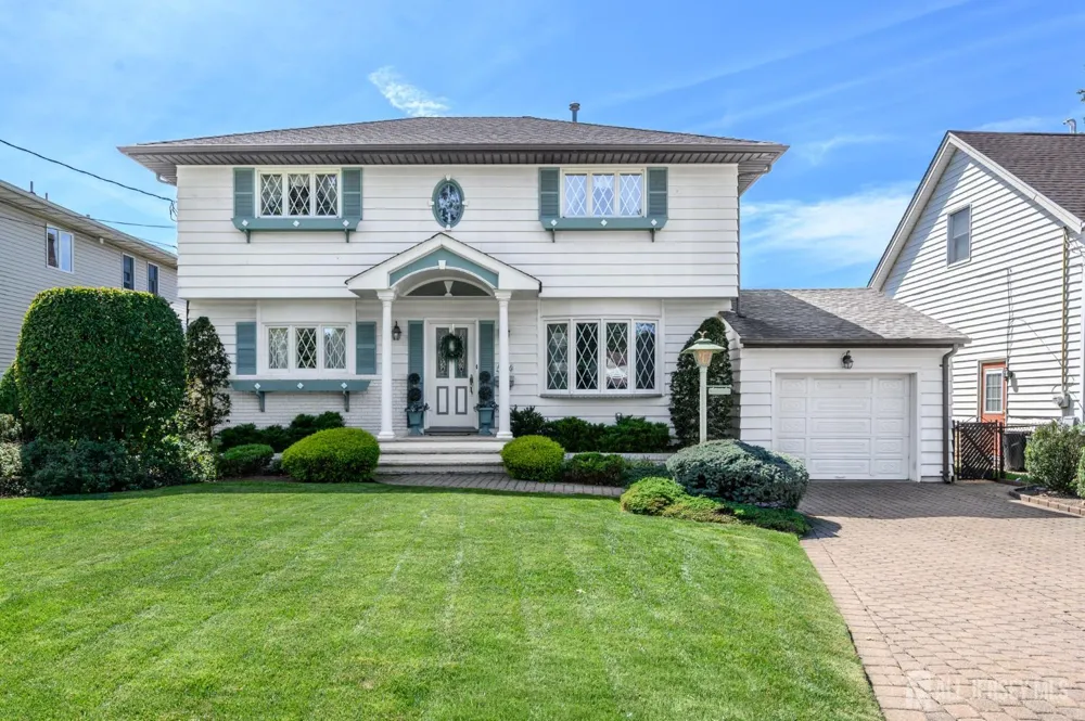 544 Pinewood Avenue Roselle Park, NJ 07204