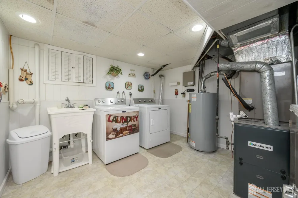544 Pinewood Avenue Roselle Park, NJ 07204