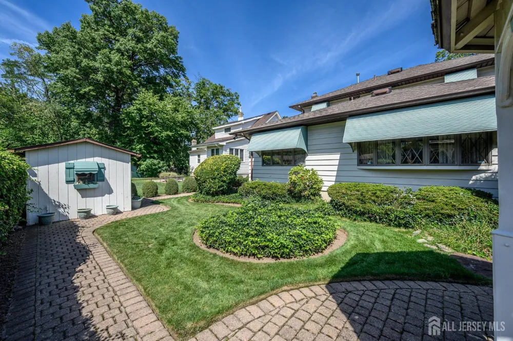 544 Pinewood Avenue Roselle Park, NJ 07204