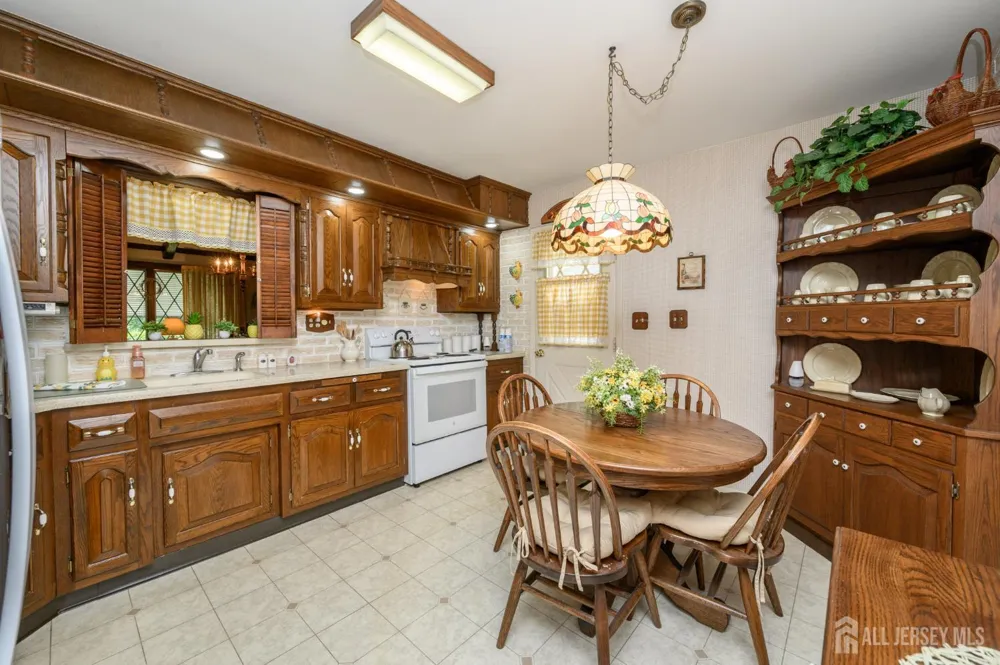 544 Pinewood Avenue Roselle Park, NJ 07204