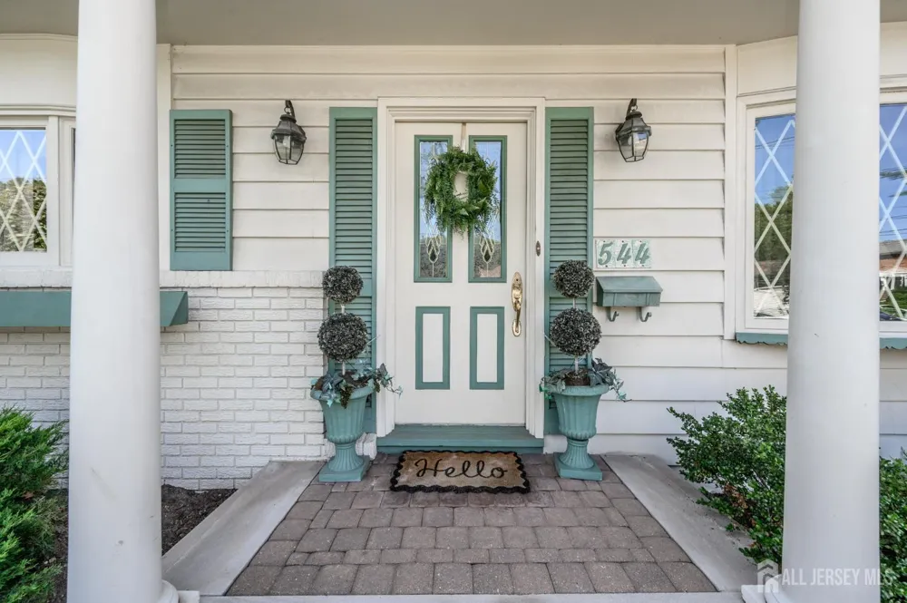 544 Pinewood Avenue Roselle Park, NJ 07204