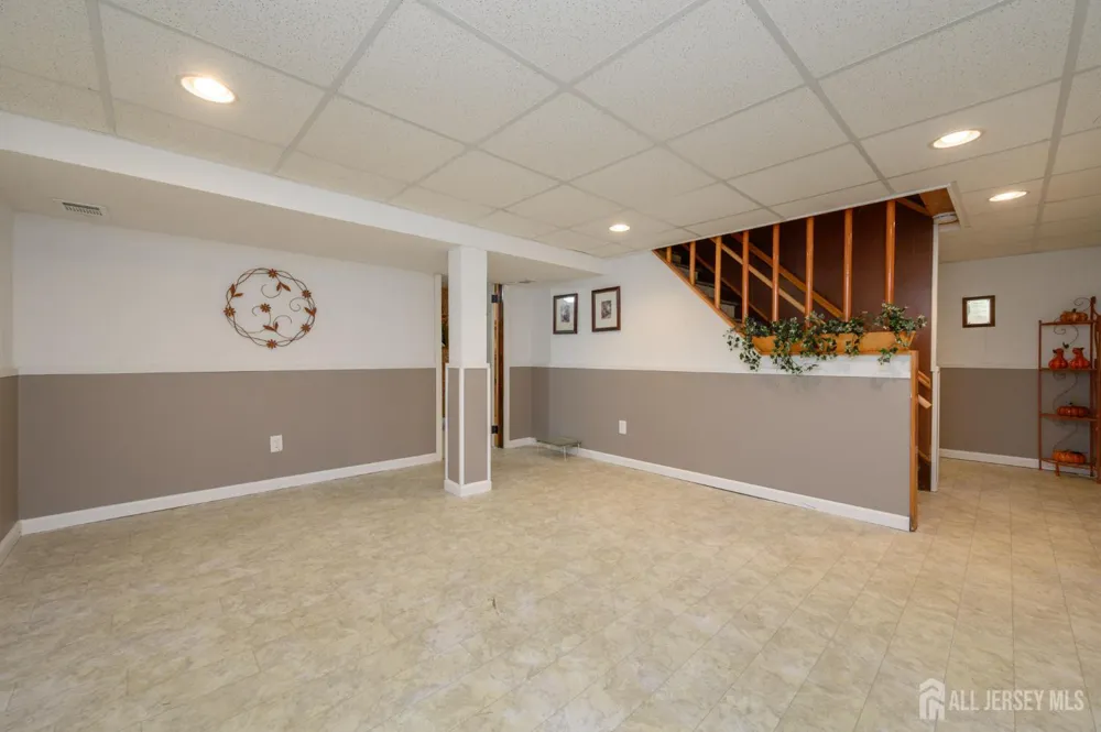 544 Pinewood Avenue Roselle Park, NJ 07204