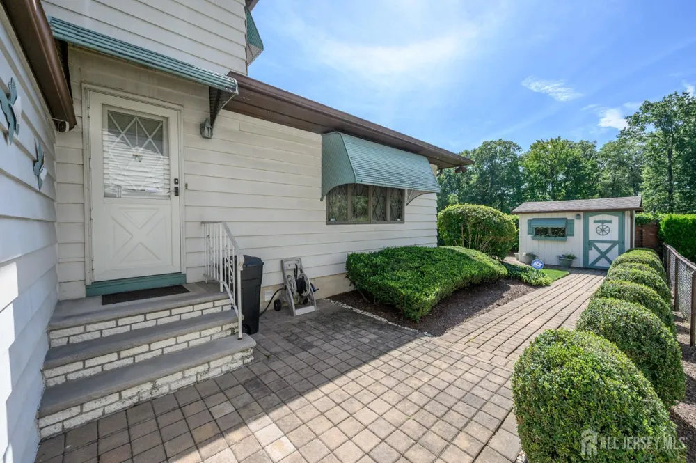 544 Pinewood Avenue Roselle Park, NJ 07204