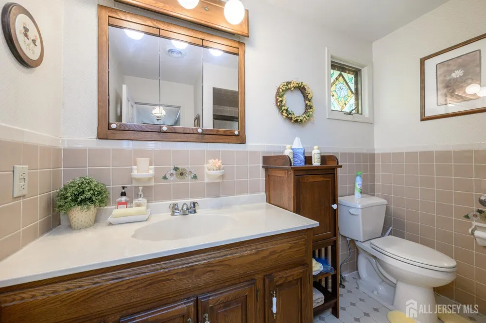 544 Pinewood Avenue Roselle Park, NJ 07204