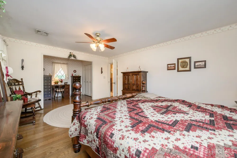 544 Pinewood Avenue Roselle Park, NJ 07204