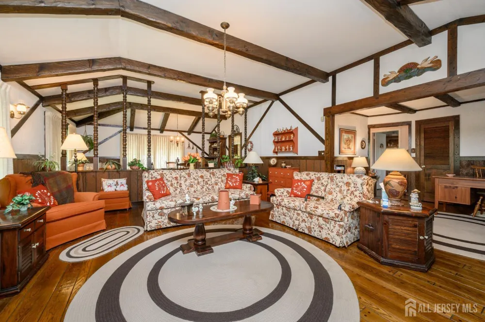 544 Pinewood Avenue Roselle Park, NJ 07204