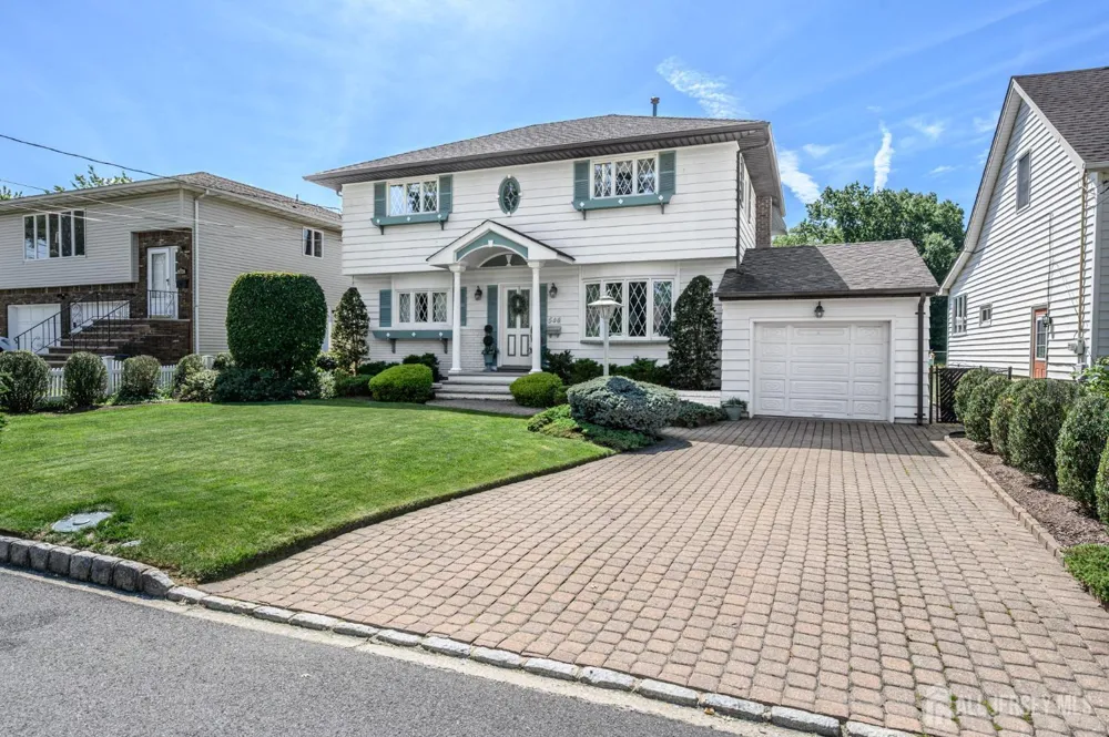 544 Pinewood Avenue Roselle Park, NJ 07204