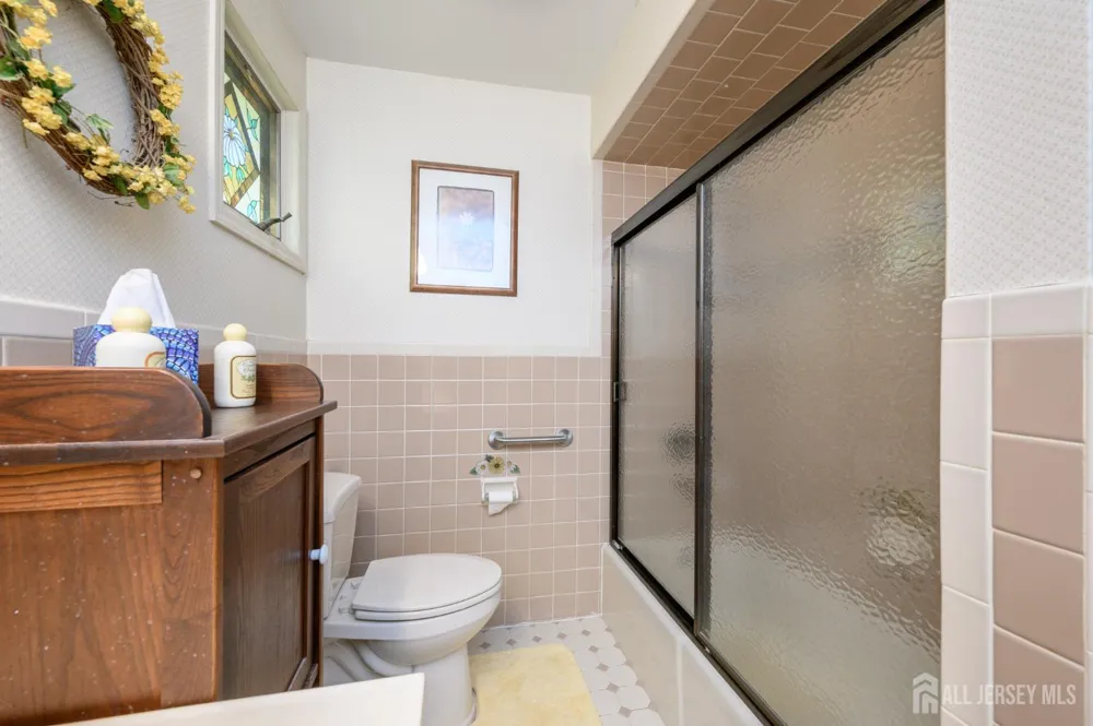 544 Pinewood Avenue Roselle Park, NJ 07204