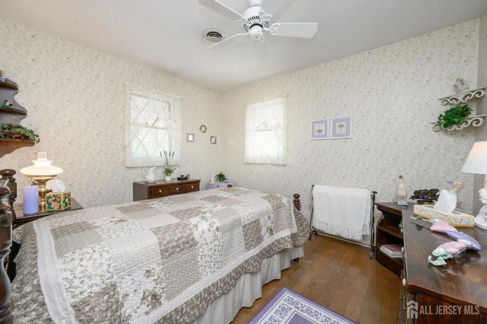 544 Pinewood Avenue Roselle Park, NJ 07204