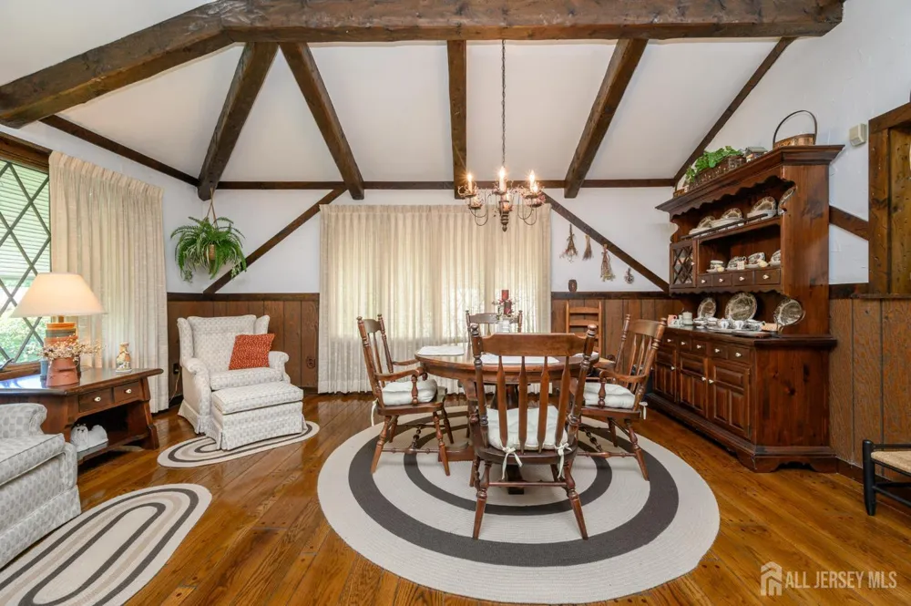 544 Pinewood Avenue Roselle Park, NJ 07204