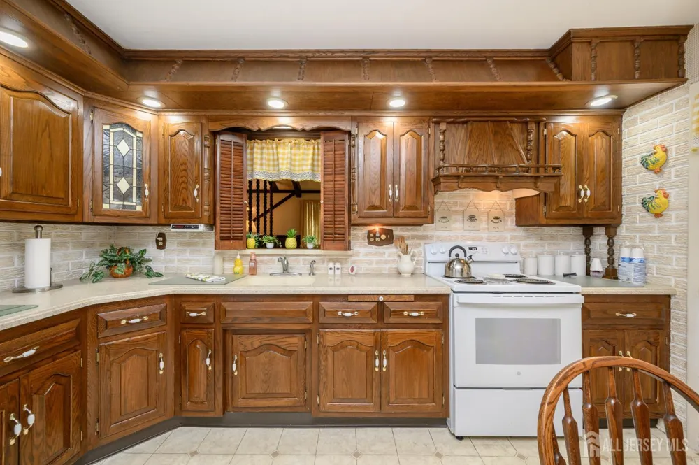544 Pinewood Avenue Roselle Park, NJ 07204