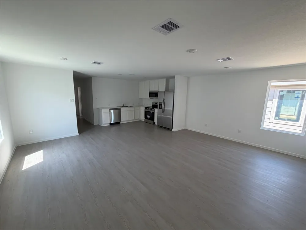 346 Lucia Cleveland, TX 77327