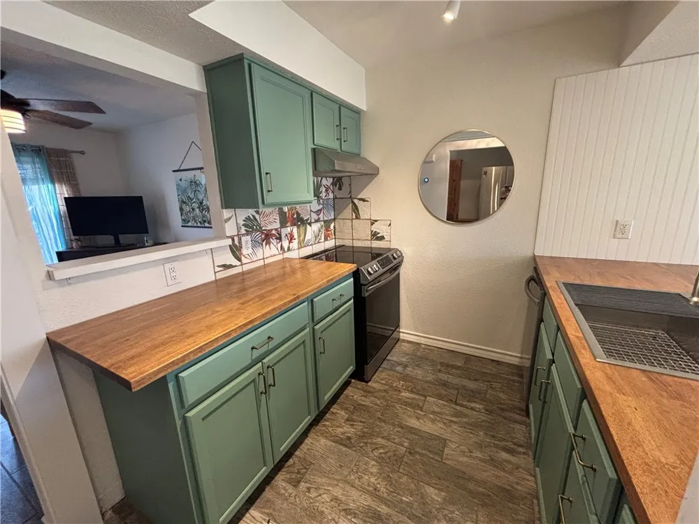 4141 Whiteley Drive #203 Corpus Christi, TX 78418