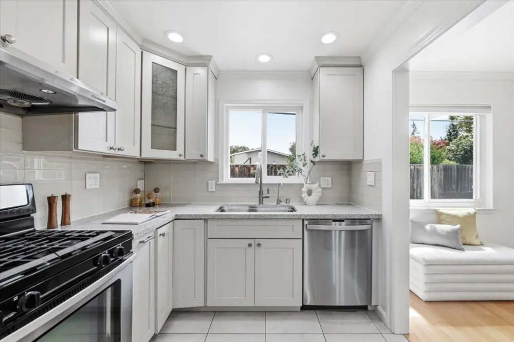 702 Grape Avenue Sunnyvale, CA 94087